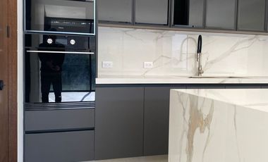 En VENTA... Hermosa Residencia ubicada en la Zona Dorada de Metepec.