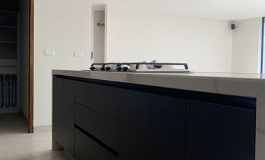 En VENTA... Hermosa Residencia ubicada en la Zona Dorada de Metepec.