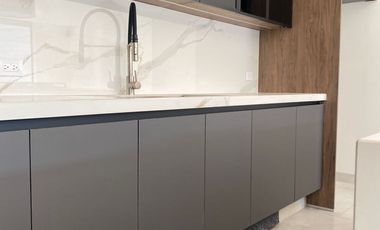 En VENTA... Hermosa Residencia ubicada en la Zona Dorada de Metepec.