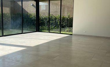 En VENTA... Hermosa Residencia ubicada en la Zona Dorada de Metepec.