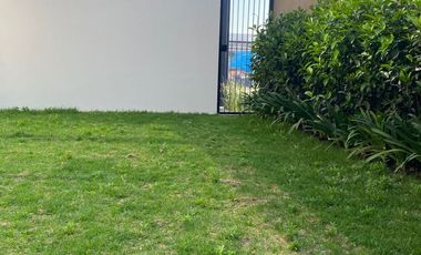 En VENTA... Hermosa Residencia ubicada en la Zona Dorada de Metepec.