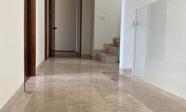 En VENTA... Hermosa Residencia ubicada en la Zona Dorada de Metepec.
