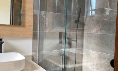 En VENTA... Hermosa Residencia ubicada en la Zona Dorada de Metepec.