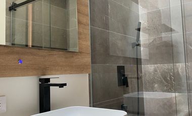 En VENTA... Hermosa Residencia ubicada en la Zona Dorada de Metepec.