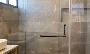 En VENTA... Hermosa Residencia ubicada en la Zona Dorada de Metepec.