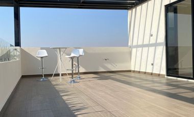 En VENTA... Hermosa Residencia ubicada en la Zona Dorada de Metepec.