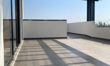 En VENTA... Hermosa Residencia ubicada en la Zona Dorada de Metepec.