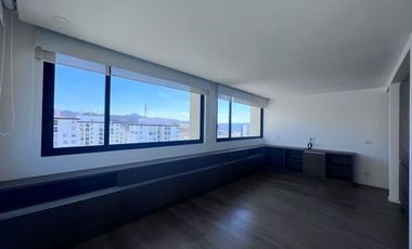 Santa Fe Juriquila. Departamento con área de TV y 3 recámaras - RENTA