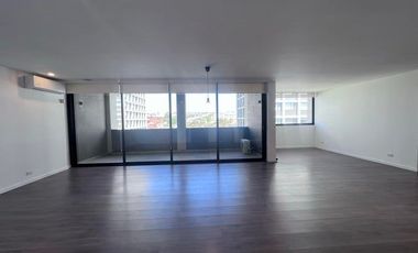 Santa Fe Juriquila. Departamento con área de TV y 3 recámaras - RENTA