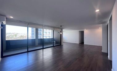 Santa Fe Juriquila. Departamento con área de TV y 3 recámaras - RENTA