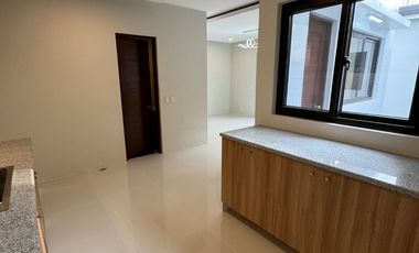 THREE (3) BEDROOM EXECUTIVE SINGLE ATTACHED IN VICTORIA PARK RESIDENCES for SALE