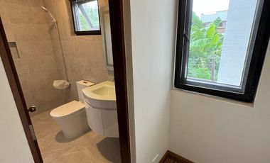 THREE (3) BEDROOM EXECUTIVE SINGLE ATTACHED IN VICTORIA PARK RESIDENCES for SALE