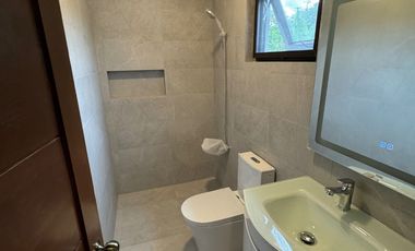 THREE (3) BEDROOM EXECUTIVE SINGLE ATTACHED IN VICTORIA PARK RESIDENCES for SALE