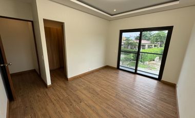 THREE (3) BEDROOM EXECUTIVE SINGLE ATTACHED IN VICTORIA PARK RESIDENCES for SALE