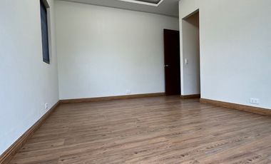 THREE (3) BEDROOM EXECUTIVE SINGLE ATTACHED IN VICTORIA PARK RESIDENCES for SALE