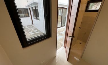 THREE (3) BEDROOM EXECUTIVE SINGLE ATTACHED IN VICTORIA PARK RESIDENCES for SALE