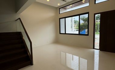THREE (3) BEDROOM EXECUTIVE SINGLE ATTACHED IN VICTORIA PARK RESIDENCES for SALE