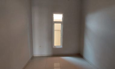 RUMAH CANTIK PARKIRAN LUAS DI MAGELANG KOTA