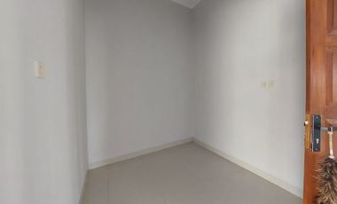 RUMAH CANTIK PARKIRAN LUAS DI MAGELANG KOTA