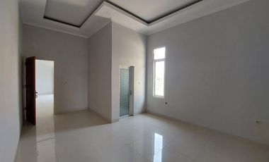 RUMAH CANTIK PARKIRAN LUAS DI MAGELANG KOTA
