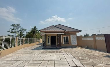 RUMAH CANTIK PARKIRAN LUAS DI MAGELANG KOTA