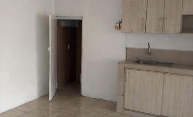 En alquiler local comercial en kennedy vieja.(JP)
