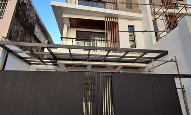 Spacious and newly built Four storey  Modern design residential Duplex with separate clean TCT in near Ortigas, Capitol Commons, BGC