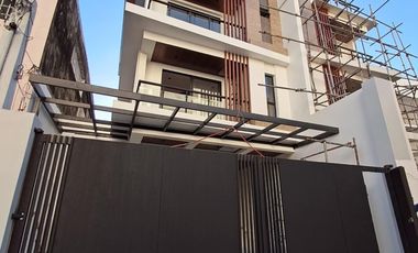 Spacious and newly built Four storey  Modern design residential Duplex with separate clean TCT in near Ortigas, Capitol Commons, BGC