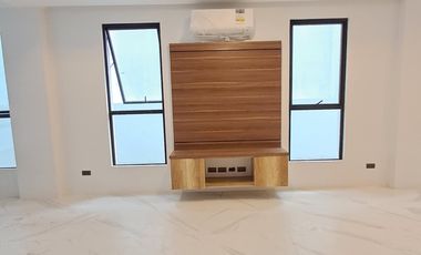 Spacious and newly built Four storey  Modern design residential Duplex with separate clean TCT in near Ortigas, Capitol Commons, BGC
