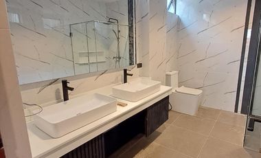 Spacious and newly built Four storey  Modern design residential Duplex with separate clean TCT in near Ortigas, Capitol Commons, BGC
