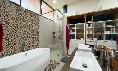 Casa En Renta Country Club De Lujo Con Elevador En Coto, Zapopan