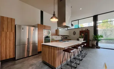 Casa En Renta Country Club De Lujo Con Elevador En Coto, Zapopan