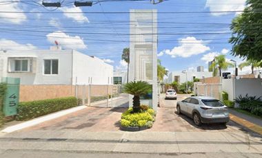 Casa en Jardines Vallarta vive en Residencial Porta Magna con Alberca