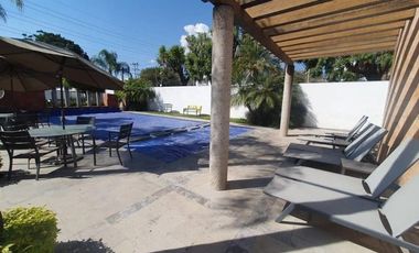 Casa en Jardines Vallarta vive en Residencial Porta Magna con Alberca