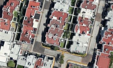 Casa en Jardines Vallarta vive en Residencial Porta Magna con Alberca