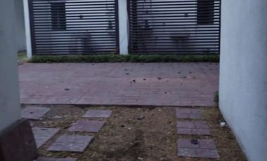 RENTO CASA EN MANANTIALES