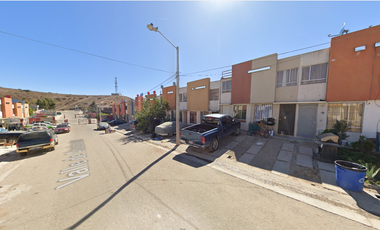 Casa en Calle Valle de Ahuehuetes, Los Valles, Tijuana, Baja California, México ¡NO CRÉDITOS!