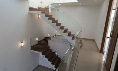 CASA EN VENTA EN XARAMA CON ROOF GARDEN Y HABITACION EN PLANTA BAJA