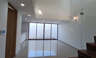 CASA EN VENTA EN XARAMA CON ROOF GARDEN Y HABITACION EN PLANTA BAJA