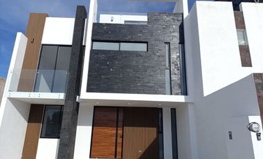 CASA EN VENTA EN XARAMA CON ROOF GARDEN Y HABITACION EN PLANTA BAJA