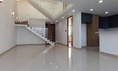 CASA EN VENTA EN XARAMA CON ROOF GARDEN Y HABITACION EN PLANTA BAJA