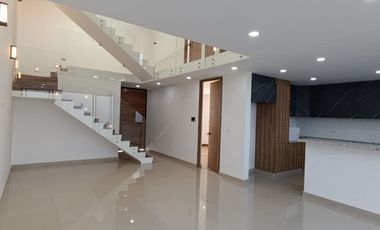 CASA EN VENTA EN XARAMA CON ROOF GARDEN Y HABITACION EN PLANTA BAJA