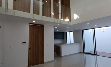 CASA EN VENTA EN XARAMA CON ROOF GARDEN Y HABITACION EN PLANTA BAJA