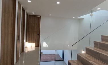 CASA EN VENTA EN XARAMA CON ROOF GARDEN Y HABITACION EN PLANTA BAJA