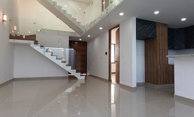 CASA EN VENTA EN XARAMA CON ROOF GARDEN Y HABITACION EN PLANTA BAJA