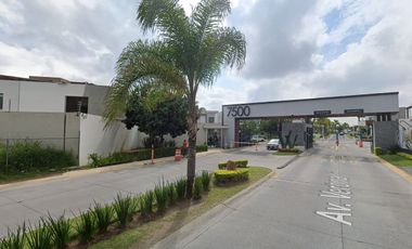 VENTA DE CASA GRANDE EN FRACC. VILLA VERONA, COL. SN JUAN DE OCOTÁN, ZAPOPAN, JALISCO