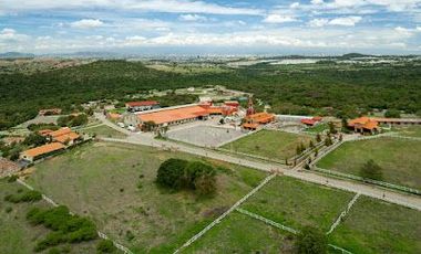 HOTEL EN VENTA EN PUEBLA DENTRO DEL FRACCIONAMIENTO HARAS, 26 HABITACIONES, ALBERCA, 5 CANCHAS DE PADEL, CAPILLA