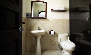 HOTEL EN VENTA EN PUEBLA DENTRO DEL FRACCIONAMIENTO HARAS, 26 HABITACIONES, ALBERCA, 5 CANCHAS DE PADEL, CAPILLA