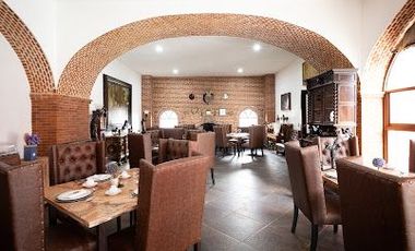 HOTEL EN VENTA EN PUEBLA DENTRO DEL FRACCIONAMIENTO HARAS, 26 HABITACIONES, ALBERCA, 5 CANCHAS DE PADEL, CAPILLA