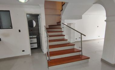 Venta amplia Casa de tres niveles en sector Corales- Pereira